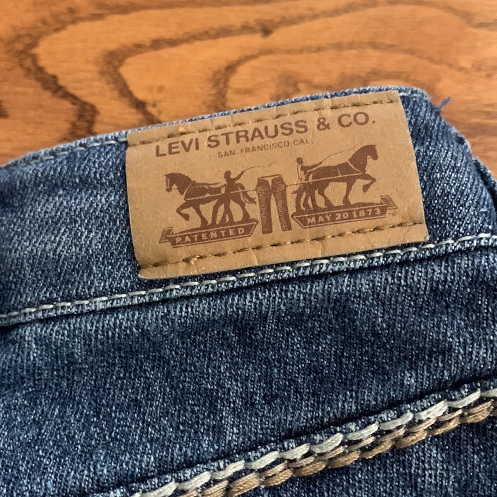 Levi’s girls jean shorts size 8 - Picture 3 of 8